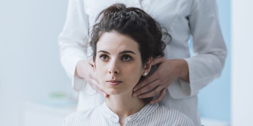Schilddrusenknoten Ursache Symptome Und Behandlung